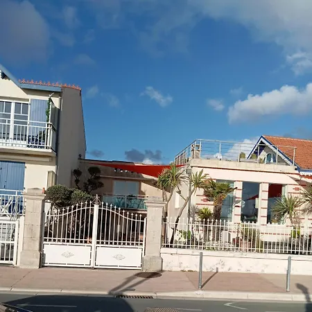 펜션 Face A La Châtelaillon-Plage